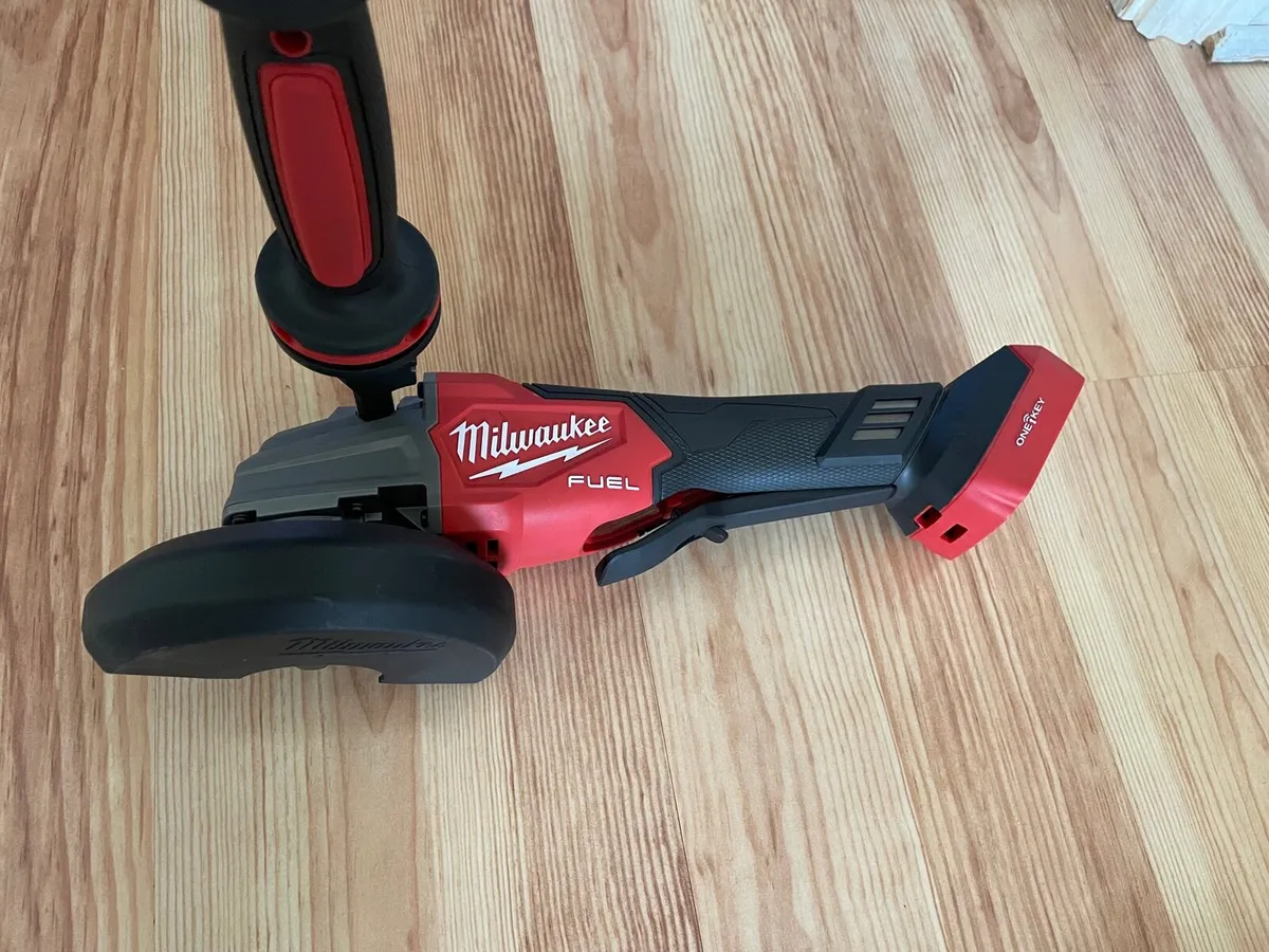 Milwaukee grinder 18v new - Image 2