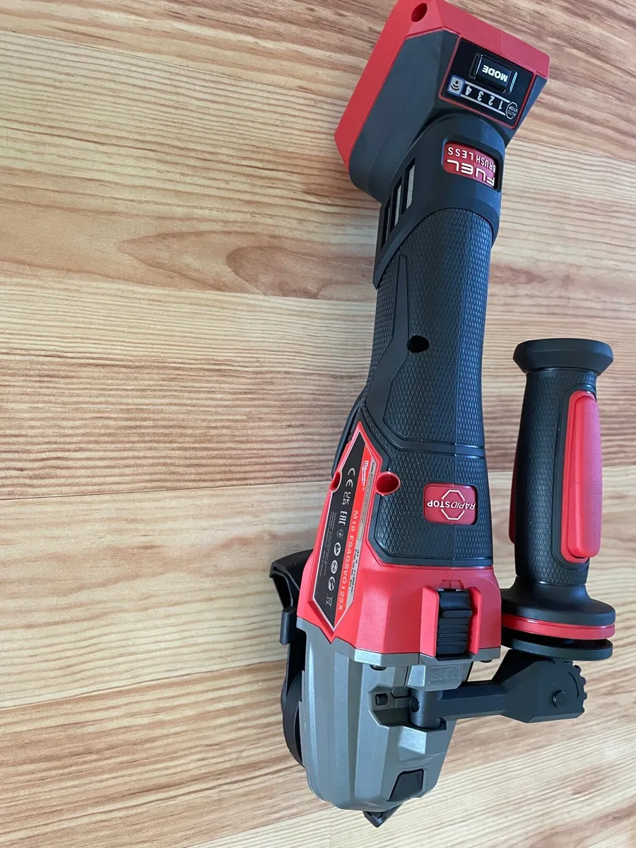 Milwaukee grinder 18v new - Image 1