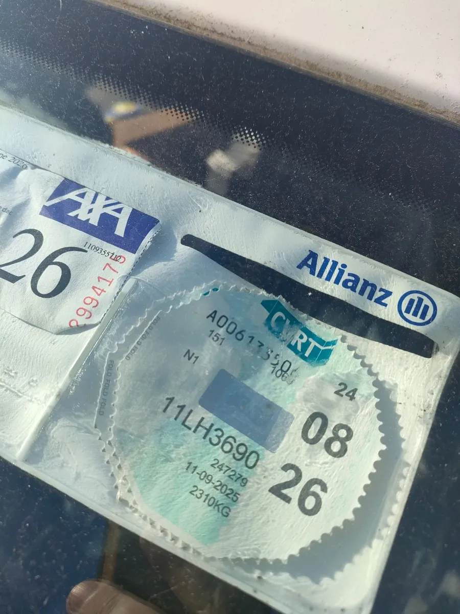 Volkswagen Caddy 2011 - Image 2