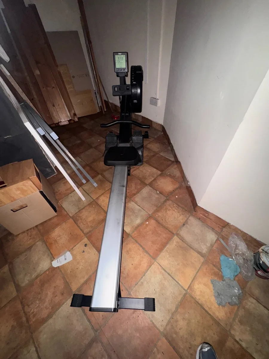 Rowing machine - Image 1