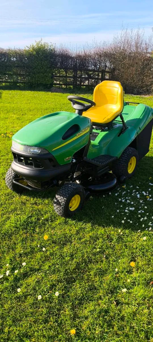 Ride on lawnmower - Image 2