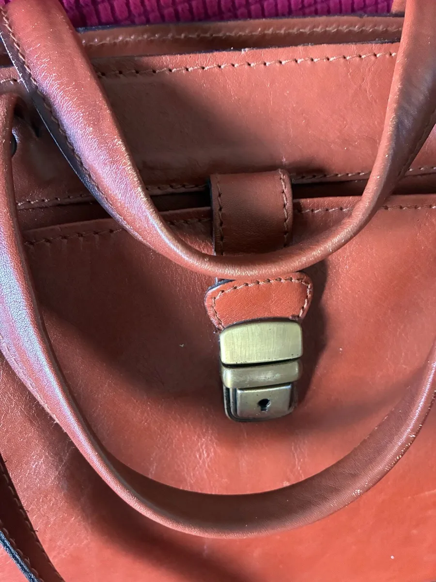 Quality Leather Briefcase/ Laptop Bag - Image 3