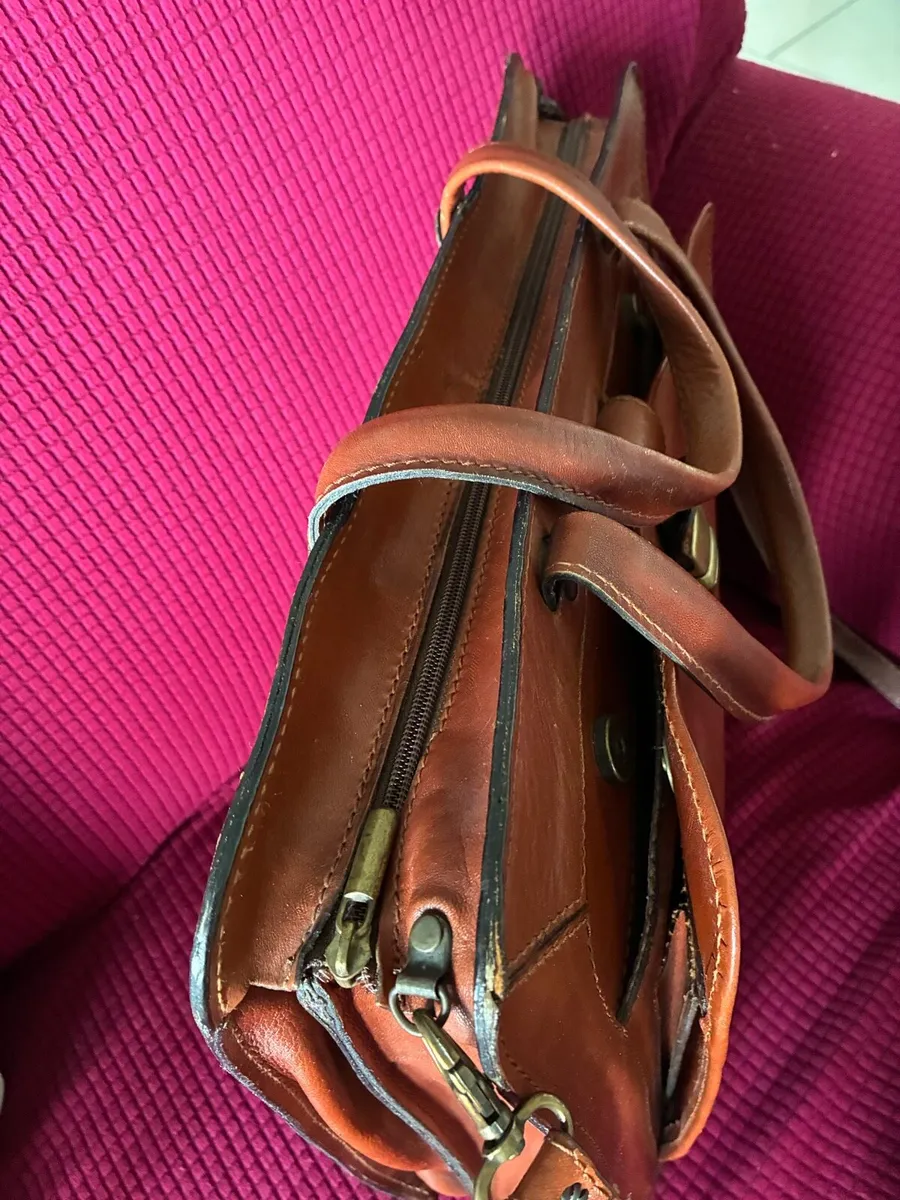 Quality Leather Briefcase/ Laptop Bag - Image 4