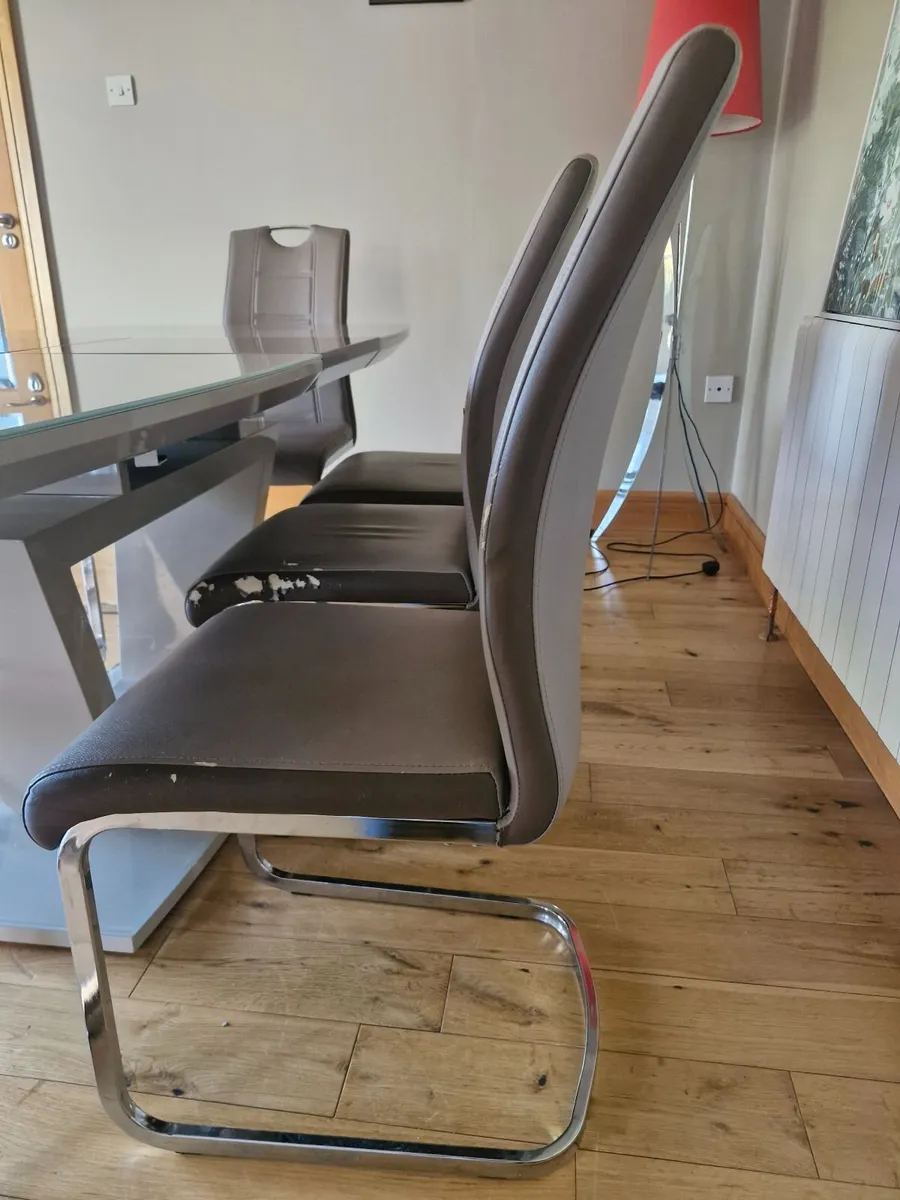 Dining table & chairs - Image 3