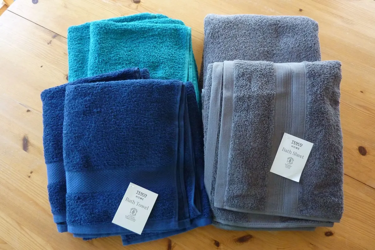 Bath towels and sheets - Image 1