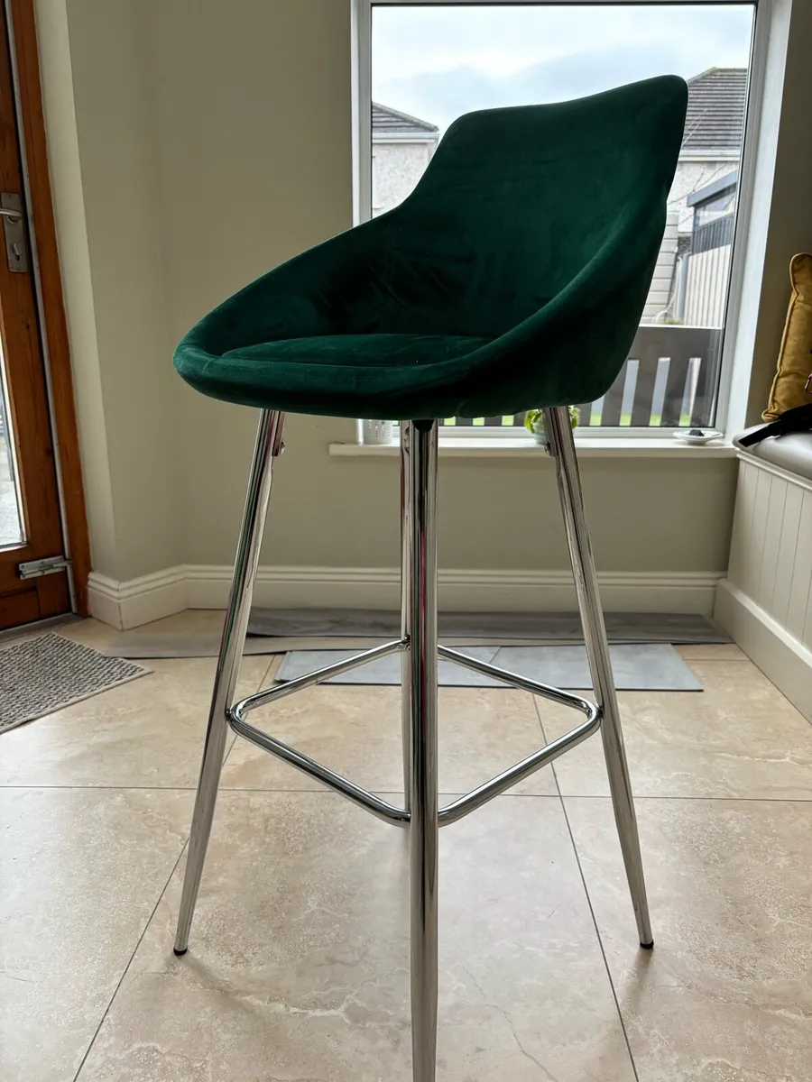 3 Bar Stools - Image 1