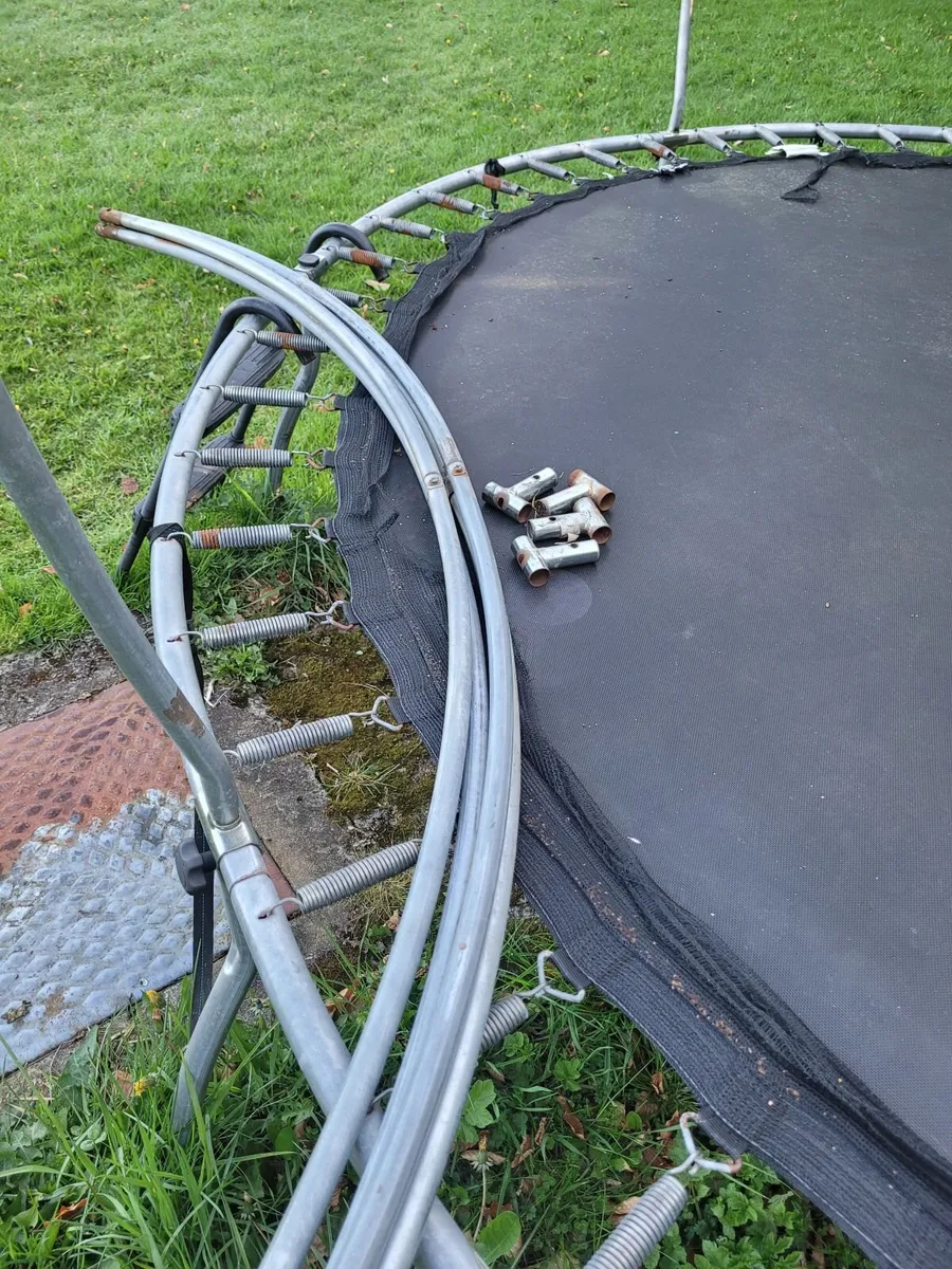 Trampoline 10ft free. - Image 2