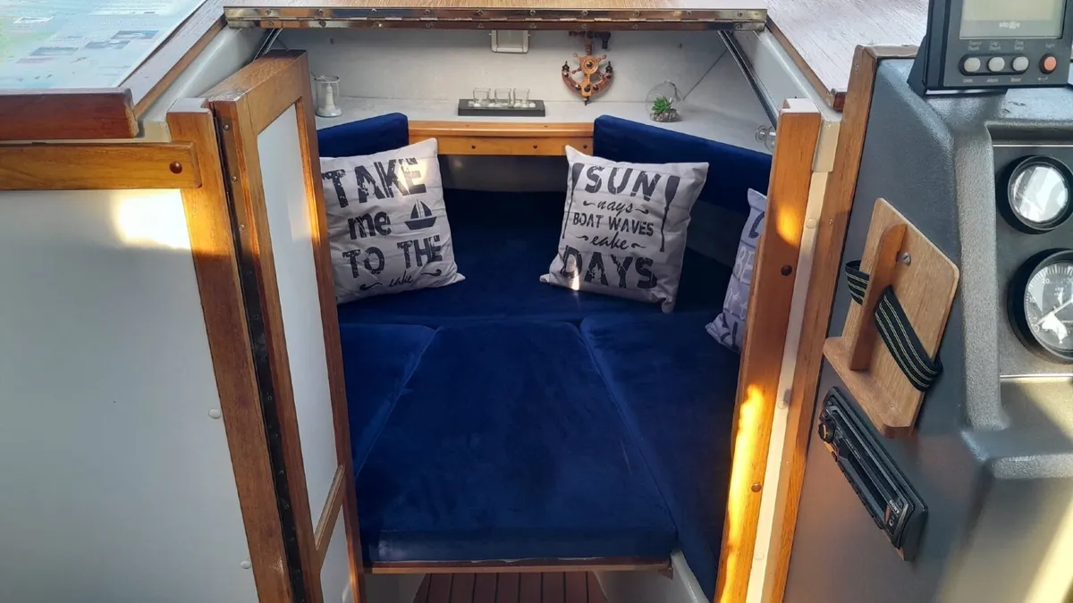 Boat and trailer - Image 4