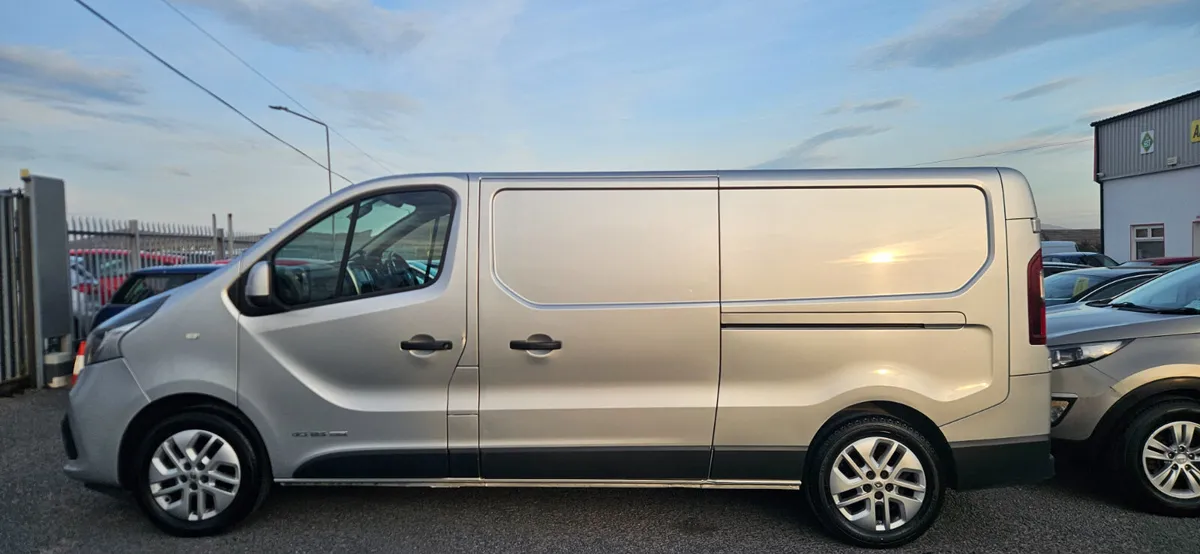 Renault Trafic SPORT - Image 3