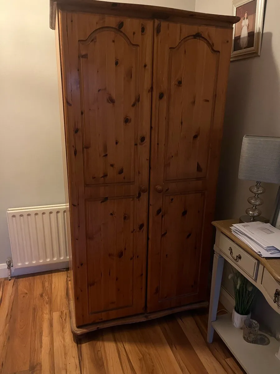 Bedroom furniture - Image 1