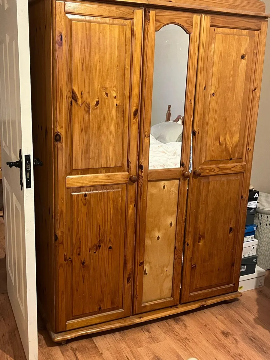 Bedroom furniture - Image 2