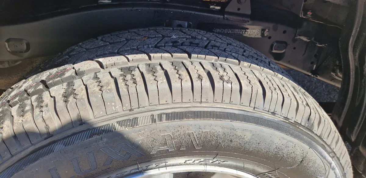 171 Toyota Hilux 1 Owner Only 43,000 Miles - Image 4