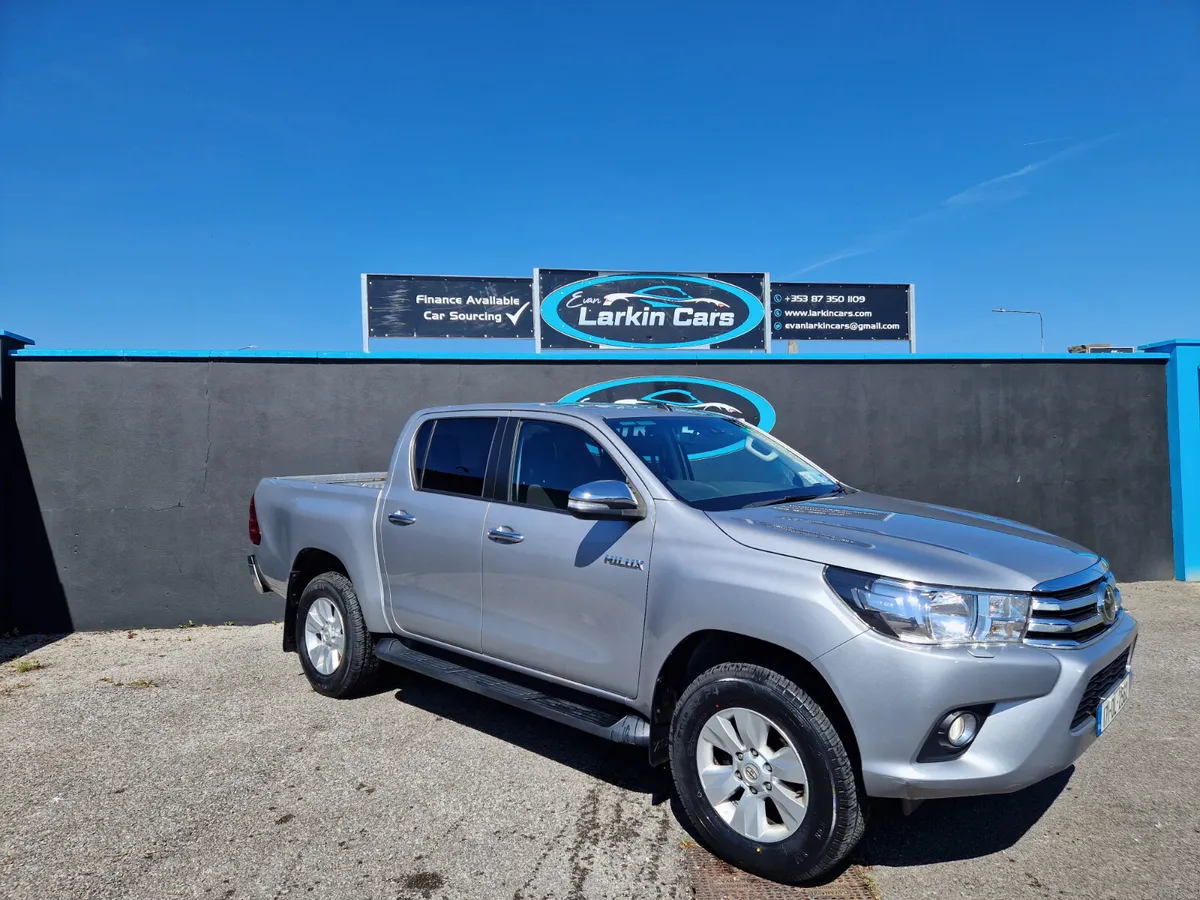 171 Toyota Hilux 1 Owner Only 43,000 Miles - Image 2