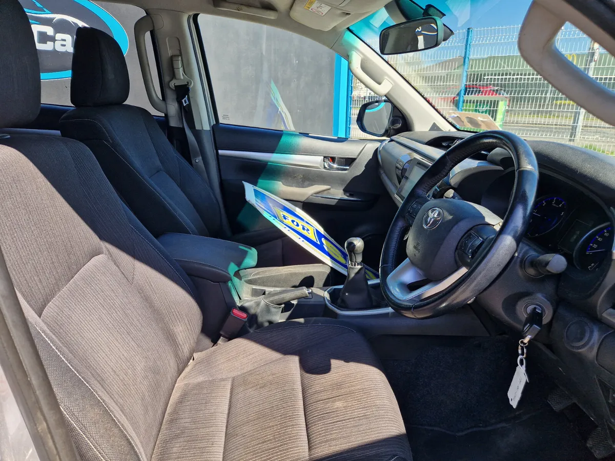 171 Toyota Hilux 1 Owner Only 43,000 Miles - Image 3