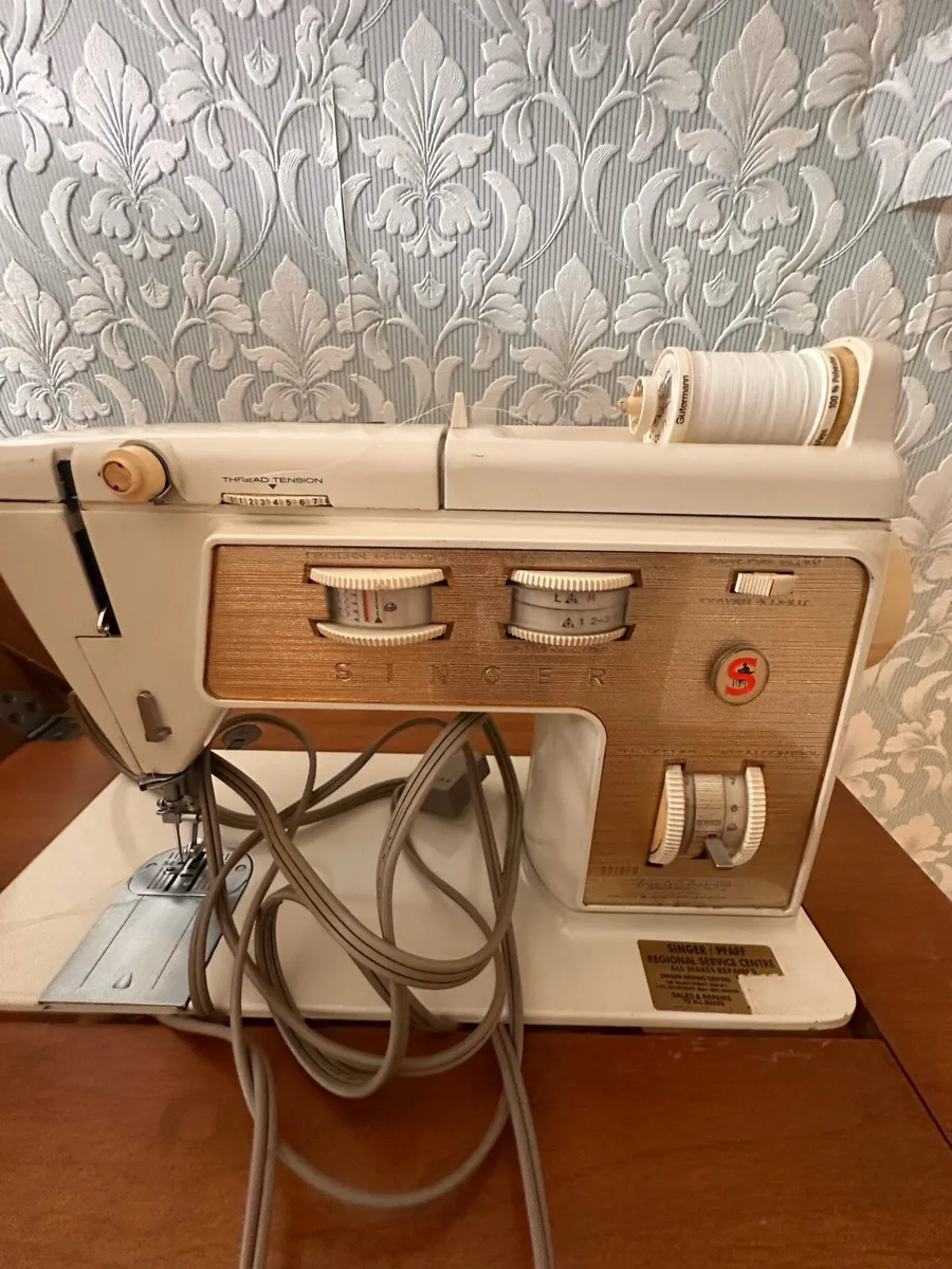 Singer sowing machine - Image 2