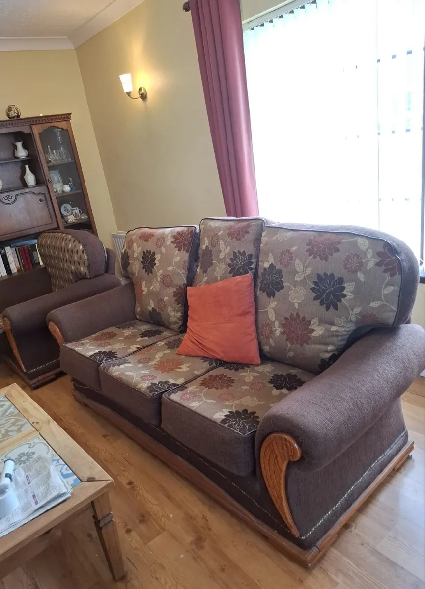 Three piece suite - Image 2