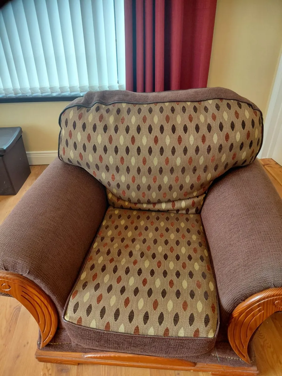 Three piece suite - Image 4