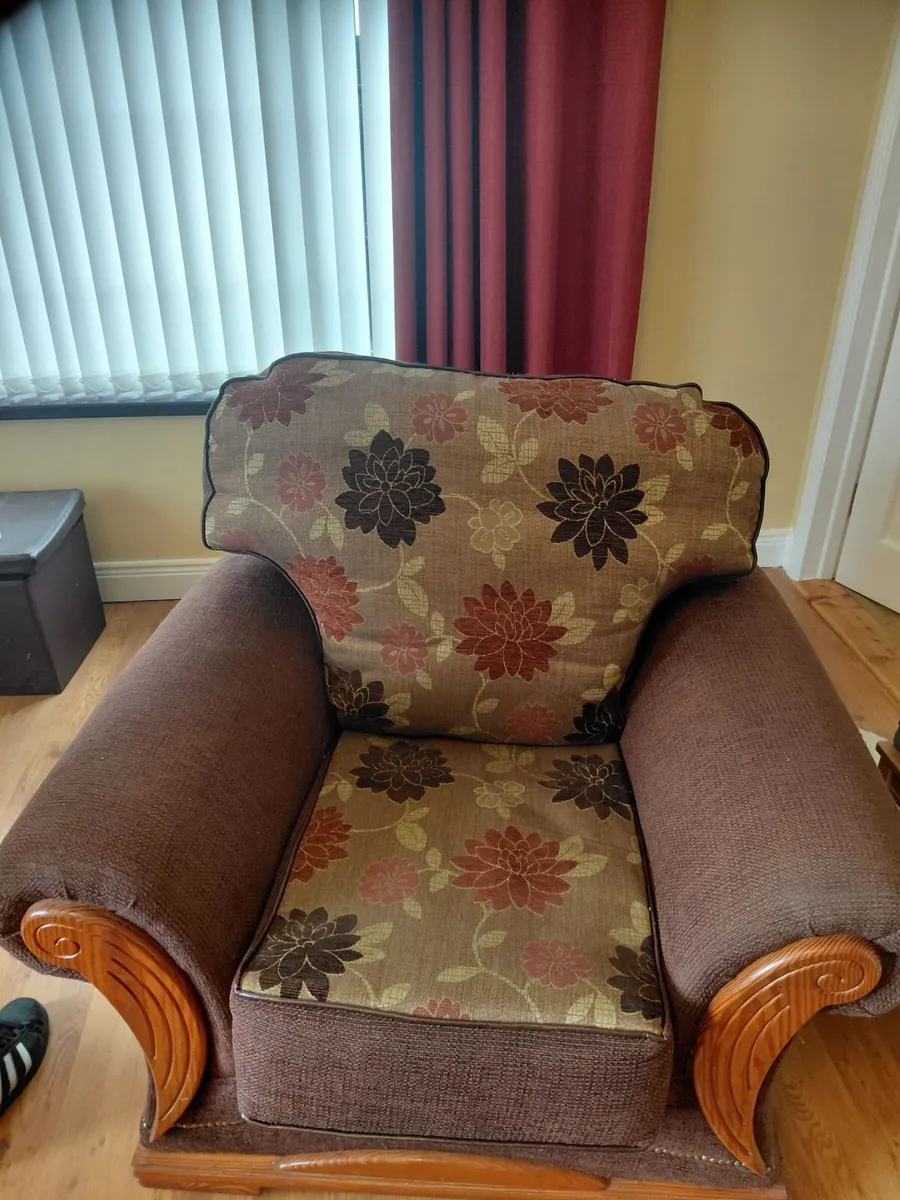 Three piece suite - Image 3