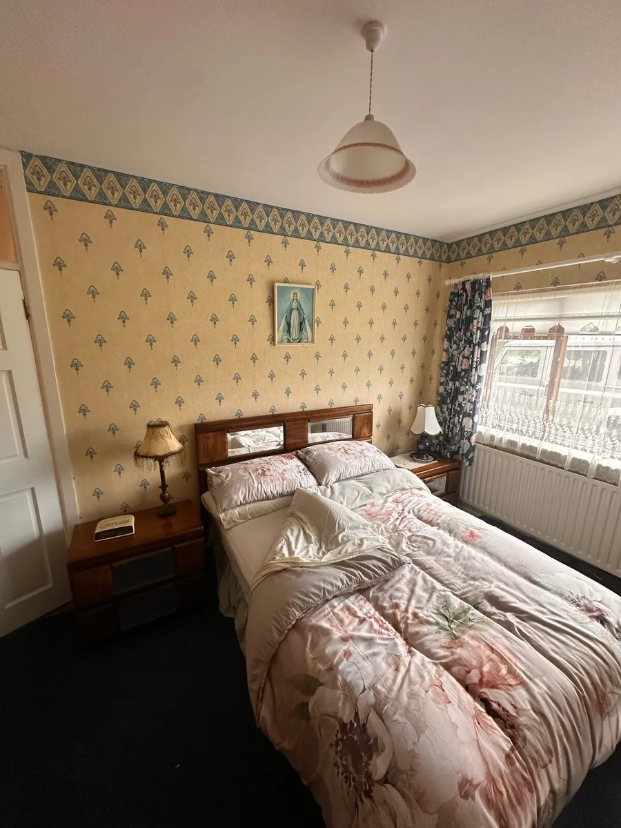 Bedroom set - Image 1