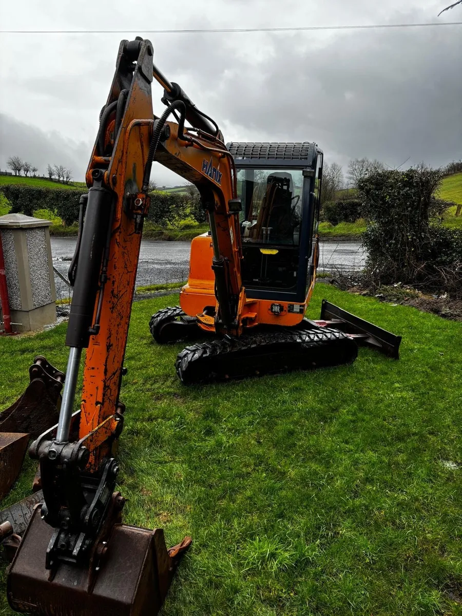 Hanix Mini Digger - Image 2