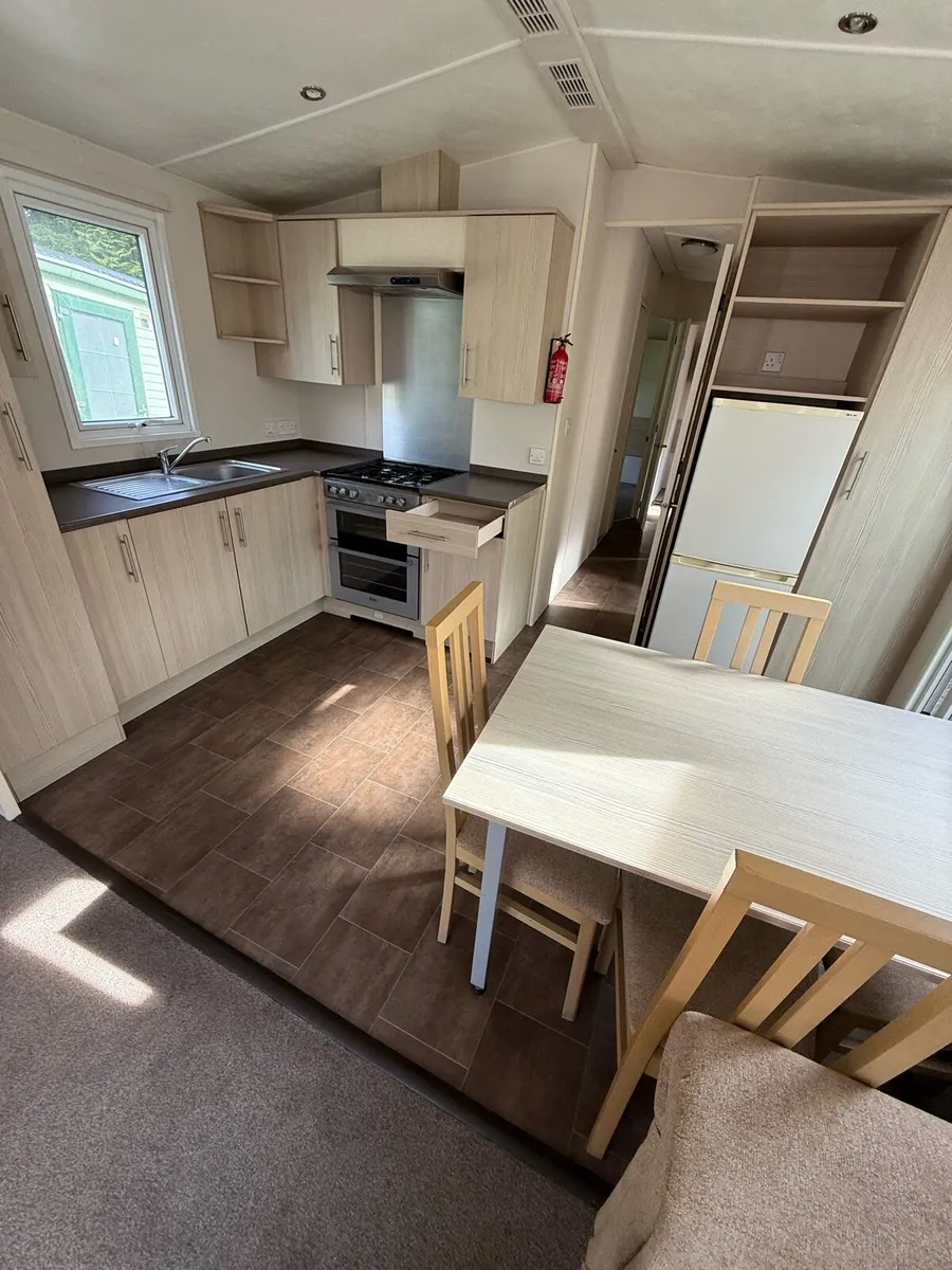 Victory 36-12.6 3 bed Full winter pack TPScaravan - Image 3