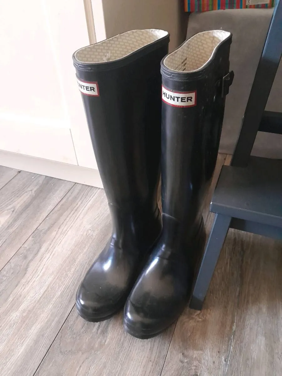 Size 39 hunter ladies boots - Image 1
