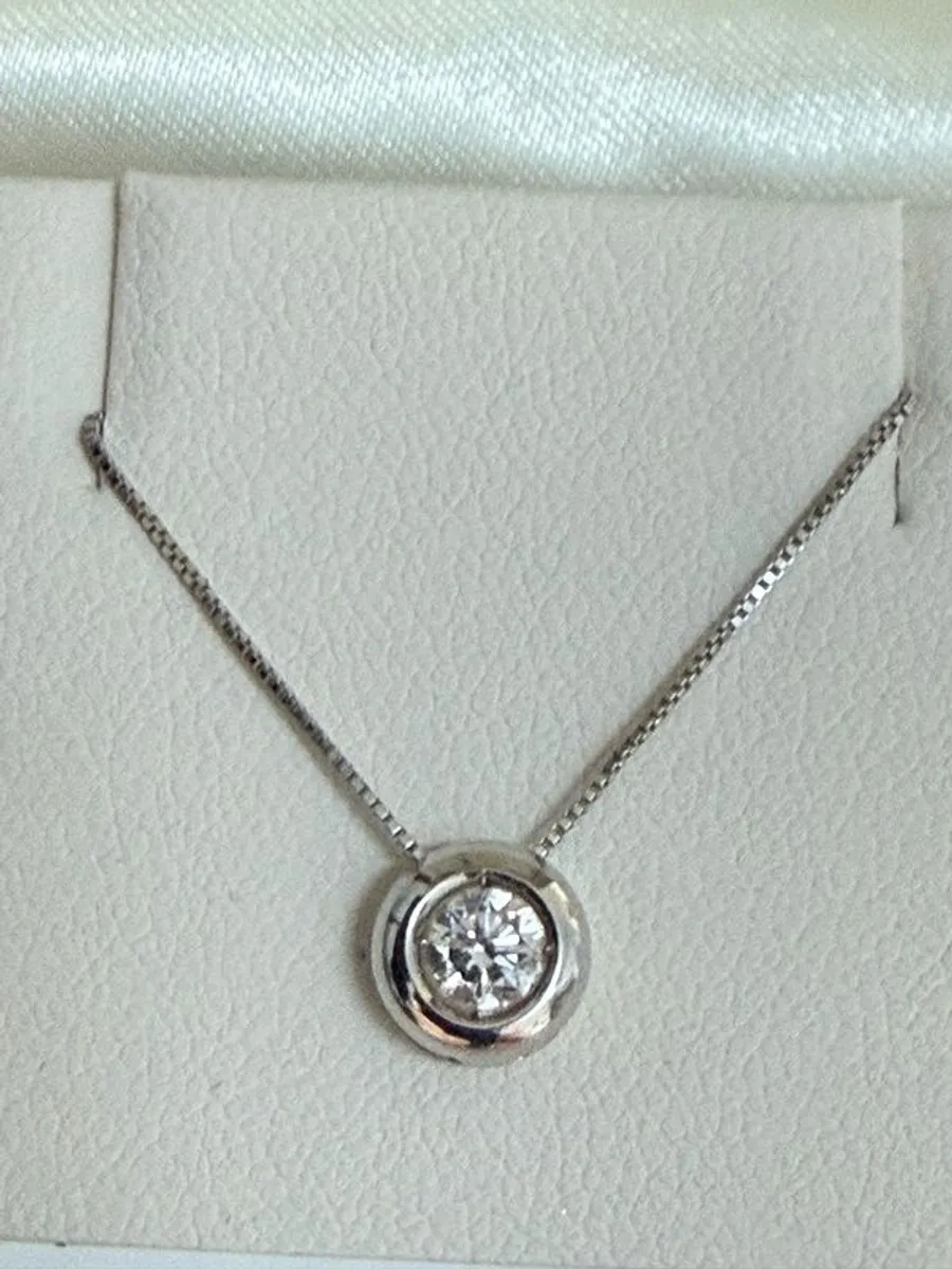 18 Carat White Gold Diamond Necklace. Never worn. Bought in Murphy Jewellers Kilkenny. - Image 2