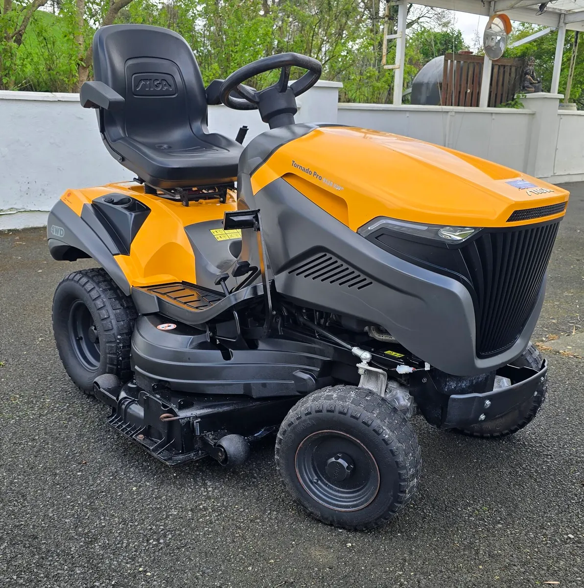 4 WHEEL DRIVE 23HP KAWASAKI - Image 1