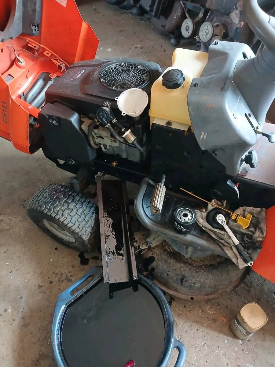 Husqvarna hydrostatic 17hp - Image 3