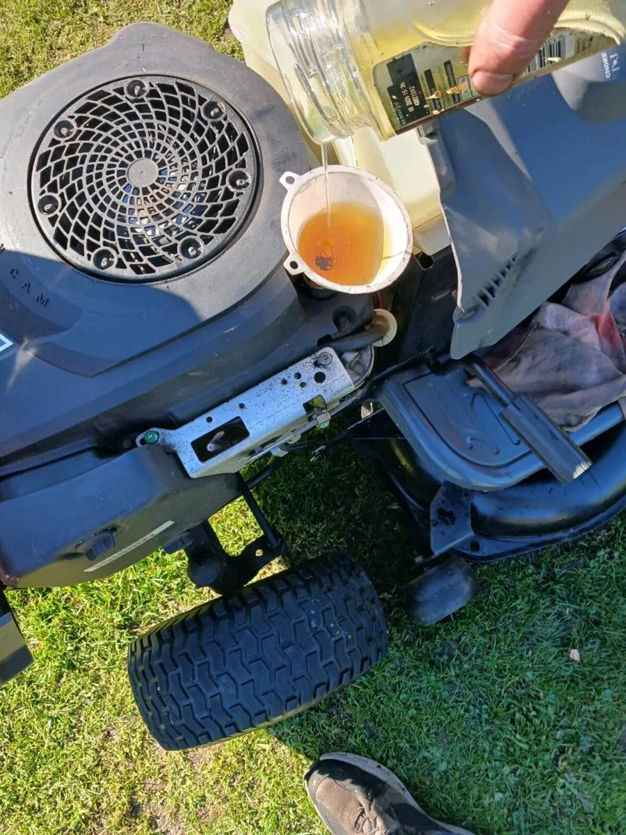 Husqvarna hydrostatic 17hp - Image 4