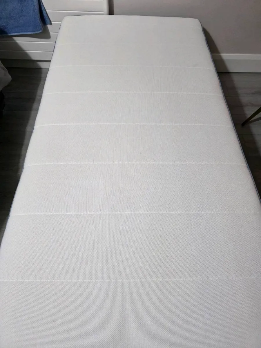 Single bed with mattress - Image 3