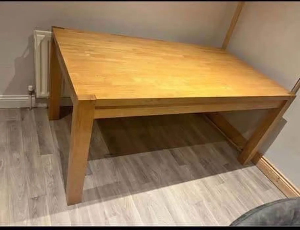 Dining table - Image 1