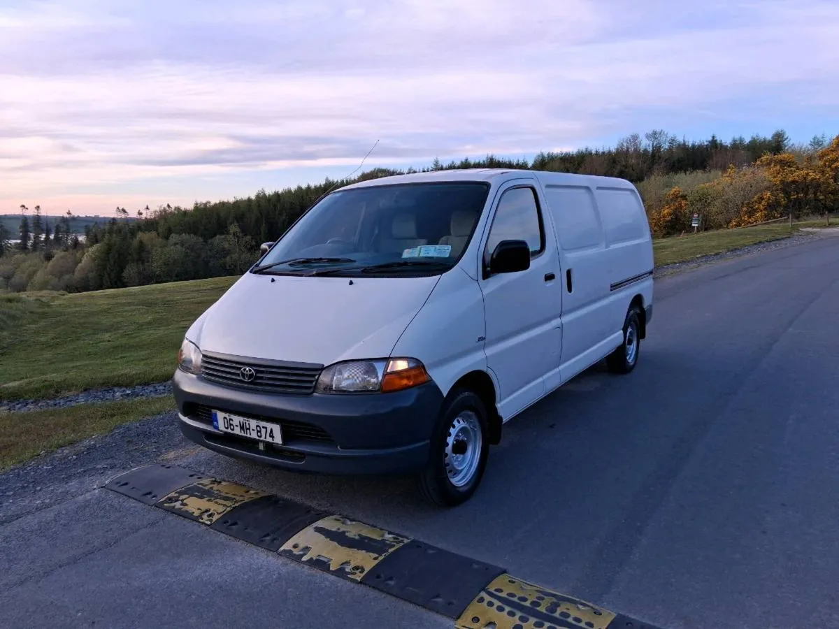 €5250 2006 hiace 157km new cvrt €5250 - Image 1