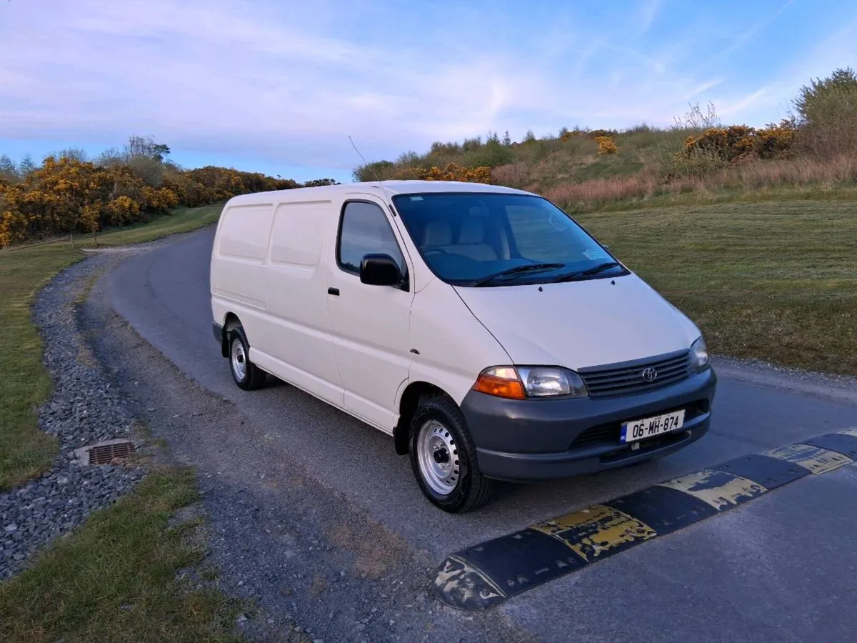 €5250 2006 hiace 157km new cvrt €5250 - Image 2