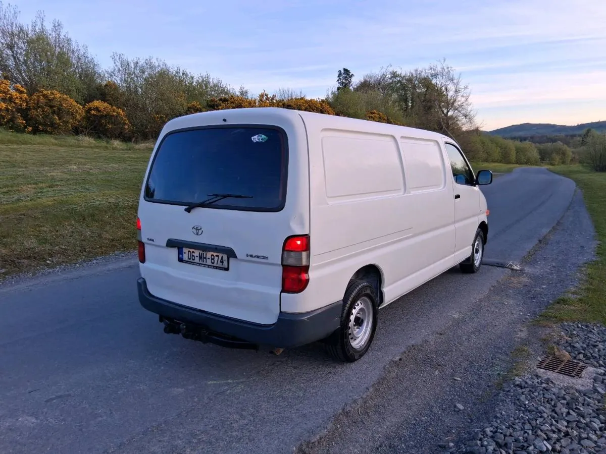 €5250 2006 hiace 157km new cvrt €5250 - Image 3