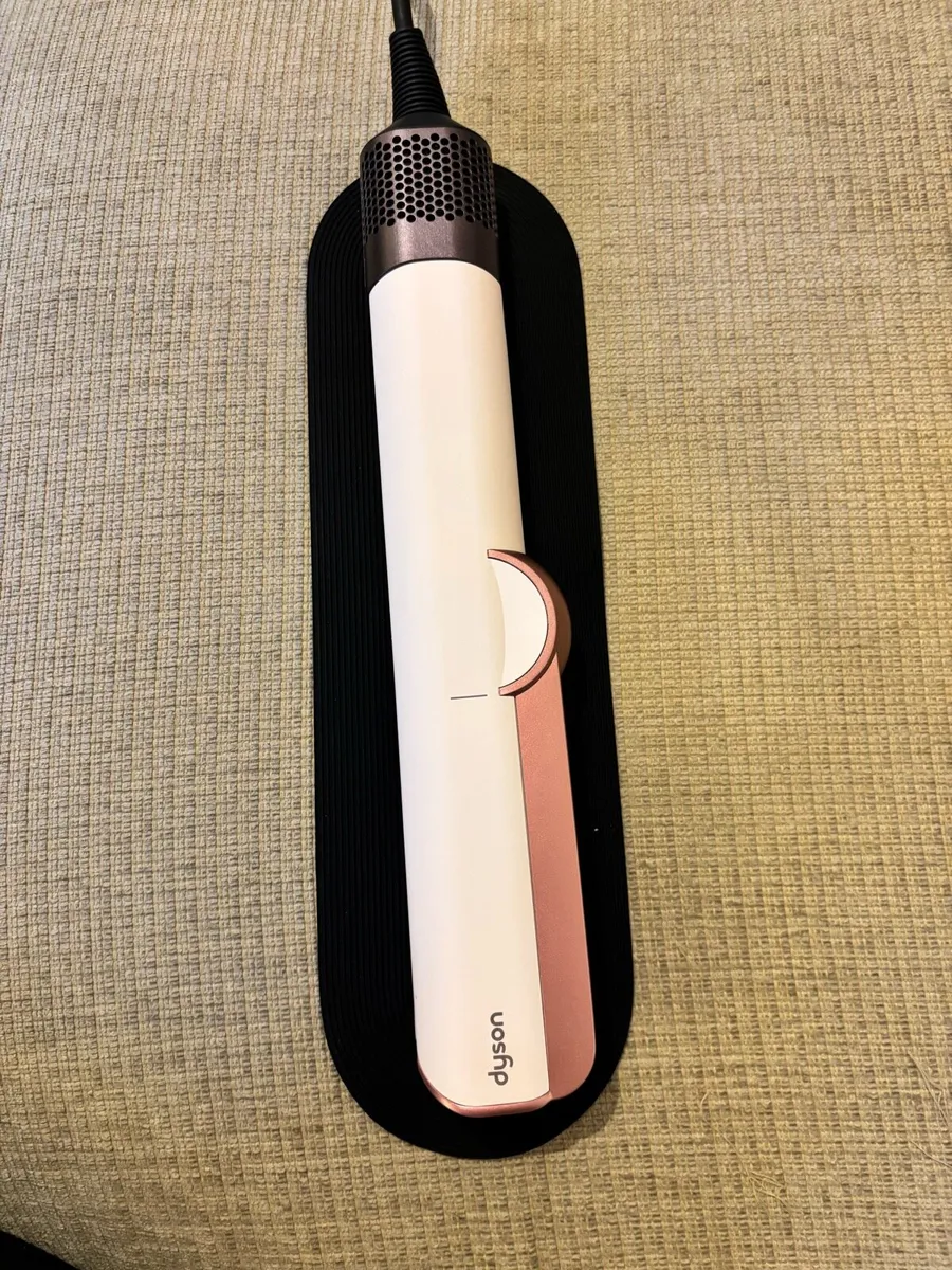 Dyson Airstrait - Image 1