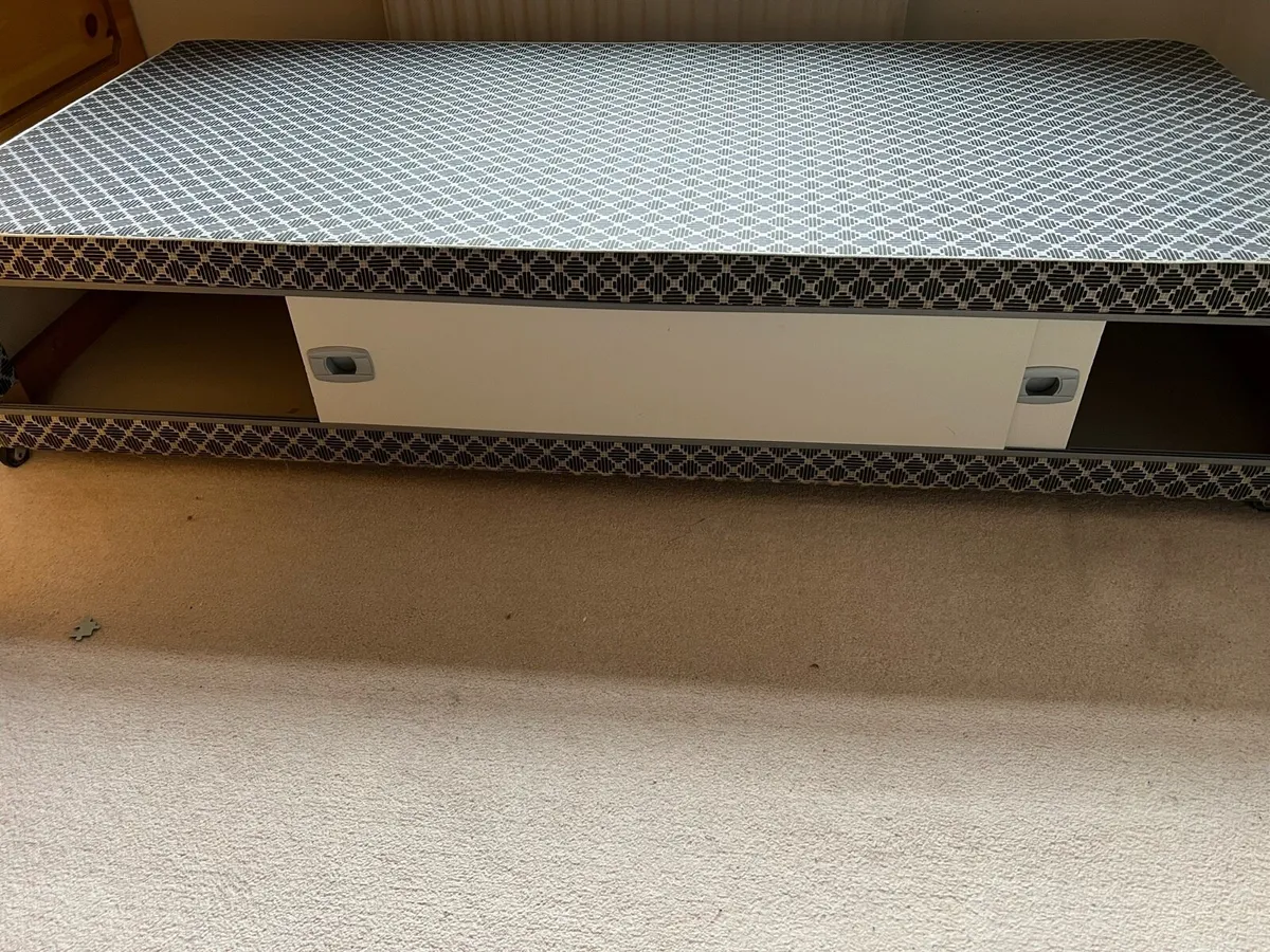 Single bed with storage in base - Image 1