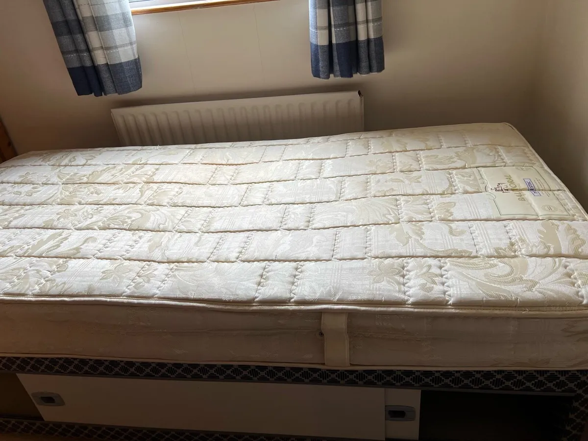 Single bed with storage in base - Image 2