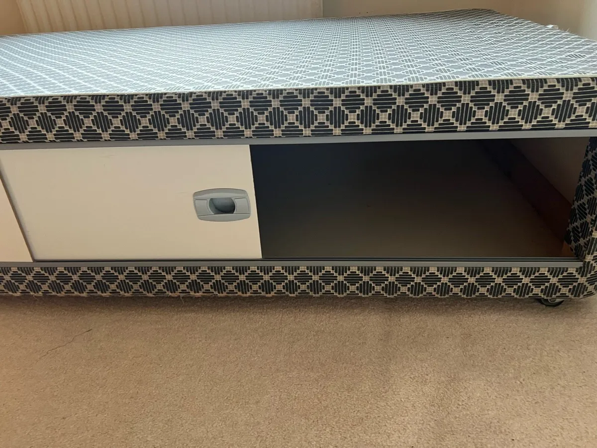 Single bed with storage in base - Image 3