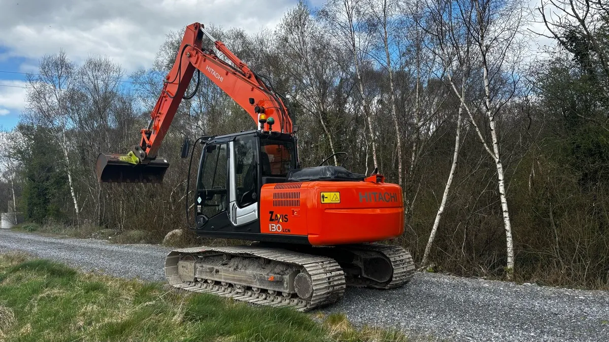 Hitachi Zaxis 130-3 - Image 3