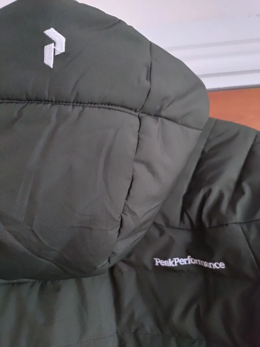 Peak Performance designer Ski jkt 170cm XXS New - Image 4