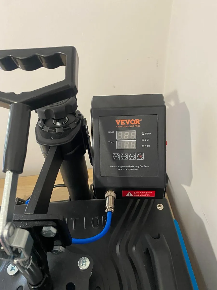 VEVOR 5-in-1 Heat Press Machine (38×30 cm) - Image 2