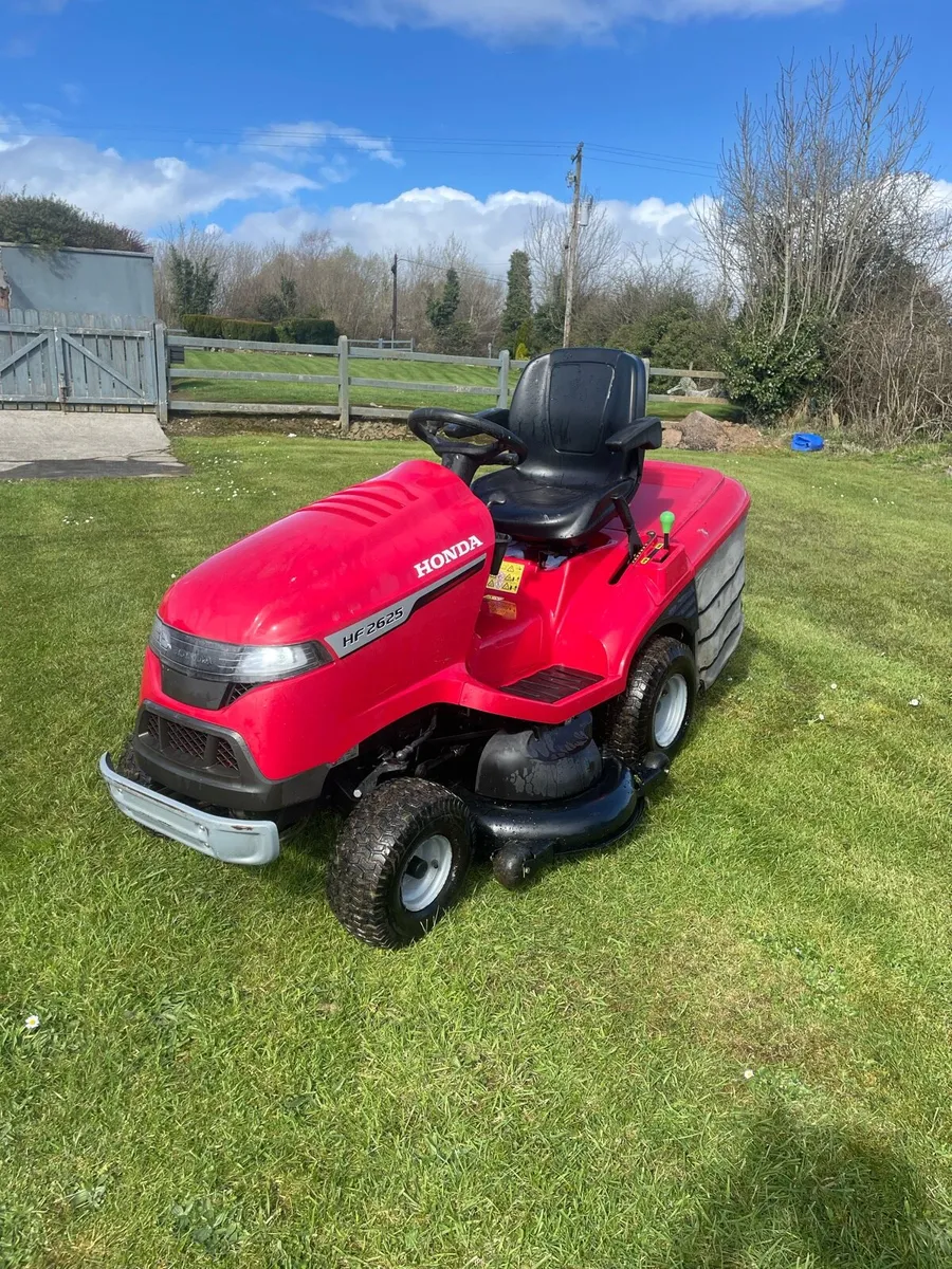 Honda 2625 ride on - Image 1