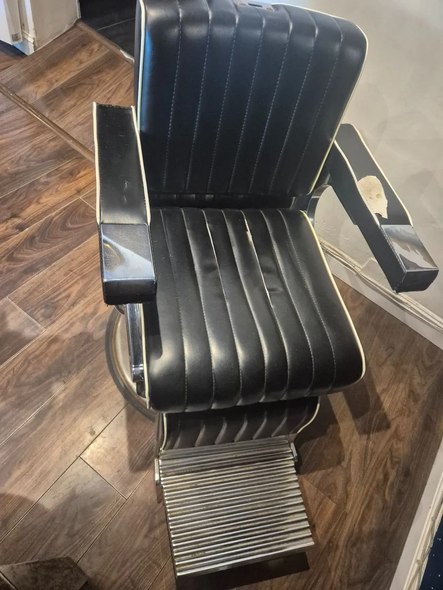 Barber chair - Image 2