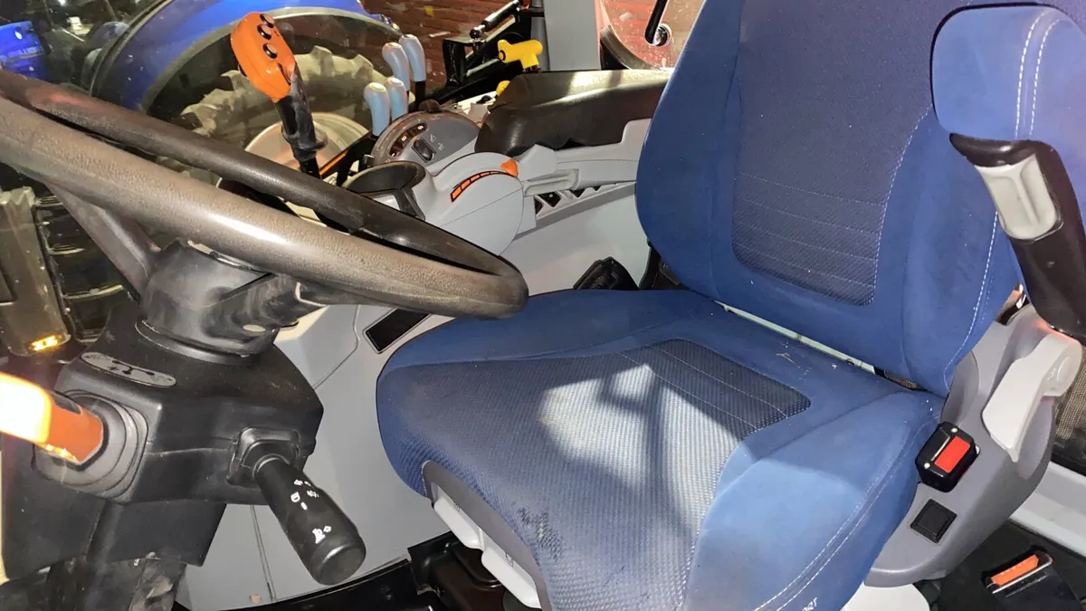 New Holland T7.210 RC  2017 - Image 3