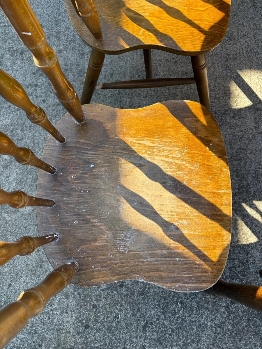 Table and chairs - Image 2