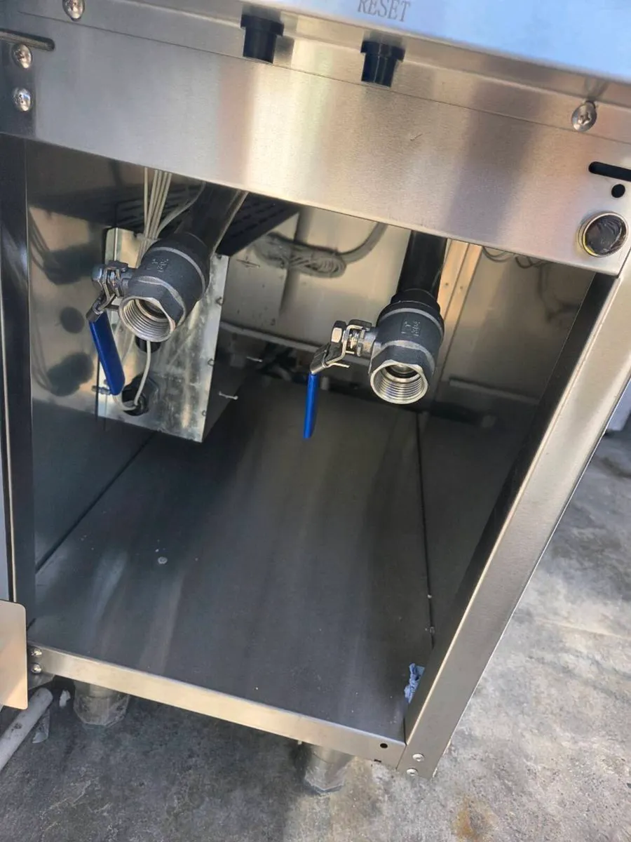 Chip Fryer, Double Door Fridge, Flat Grill & Sink - Image 2