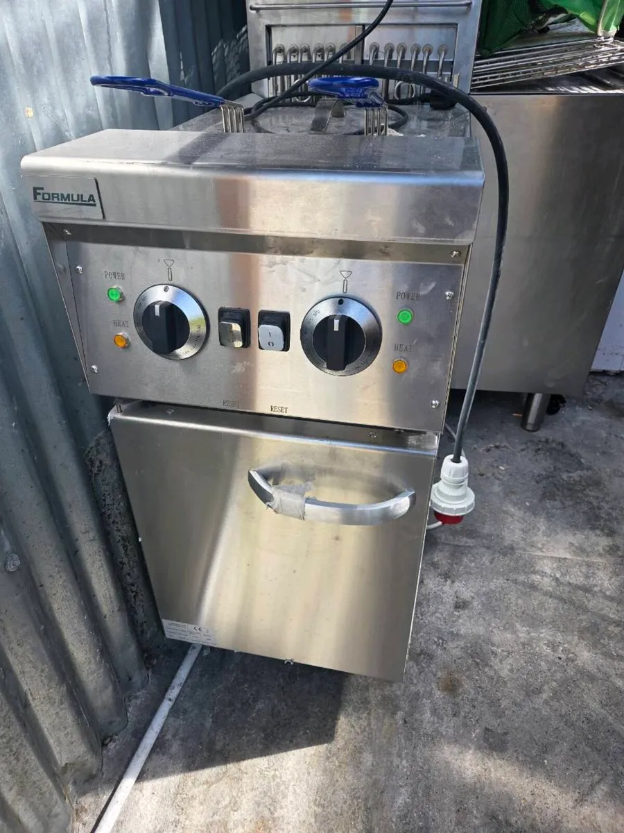 Chip Fryer, Double Door Fridge, Flat Grill & Sink - Image 3
