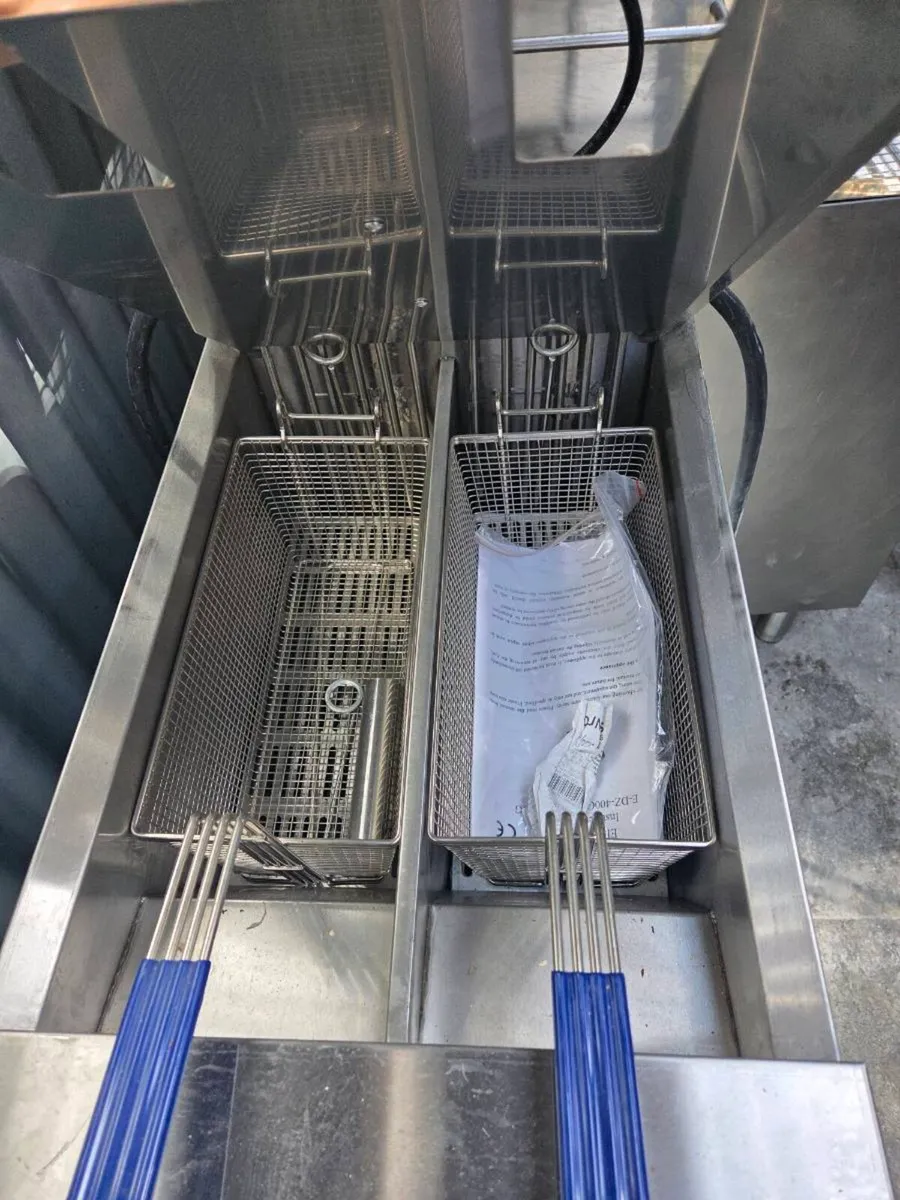 Chip Fryer, Double Door Fridge, Flat Grill & Sink - Image 1