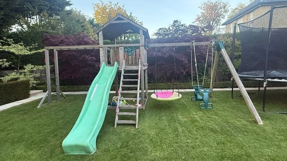 Wooden climbing frame with swings - Image 4